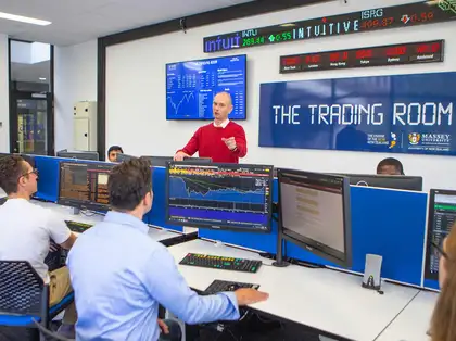 Students and teacher in the ӰԺ Trading Room