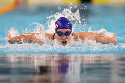 Hazel Ouwehand swimming in a pool