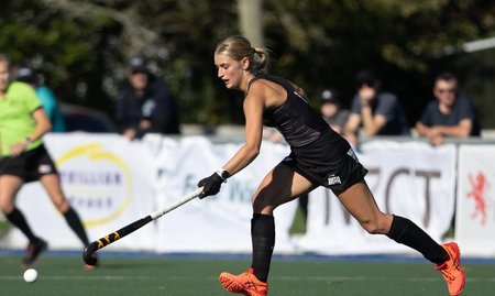 Massey student Katie Doar, playing Hockey. Image credit: Planet Hockey