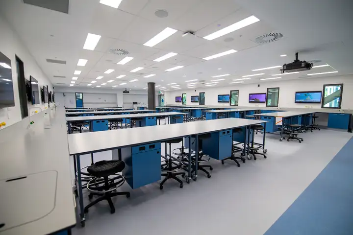 Large science lab in the Innovation Complex