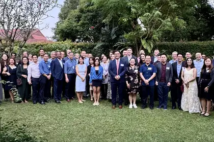 Massey alumni gathered outside with new students in Singapore.