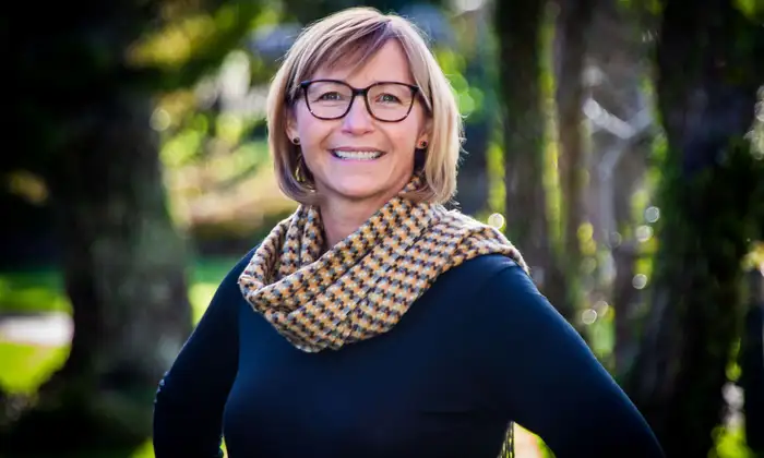 Associate Professor Tara McLaughlin