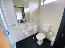 Executive suite private bathroom in Te oha a hine-au-ropa