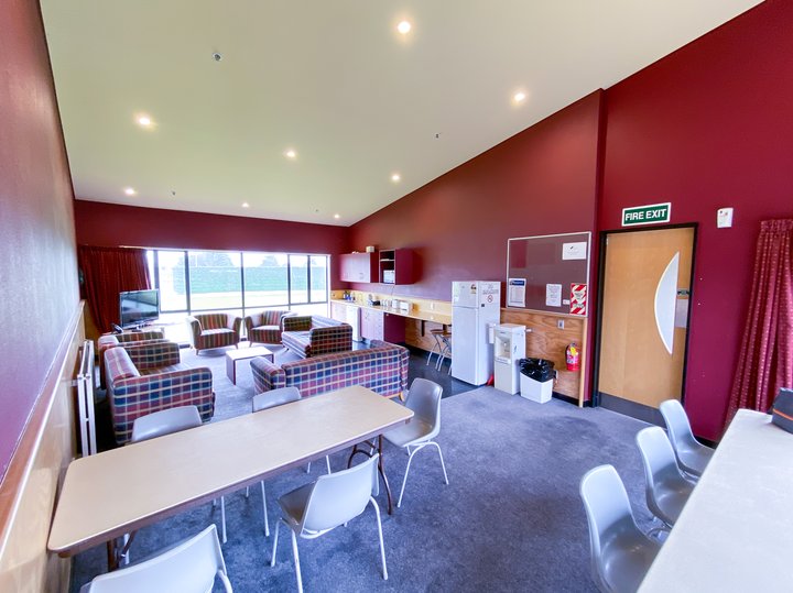 Shared lounge in Te oha a hine-au-ropa