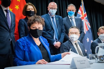 Vice-Chancellor Professor Jan Thomas signed a renewed Memorandum of Understanding between the prestigious Peking University and all eight New Zealand Universities.