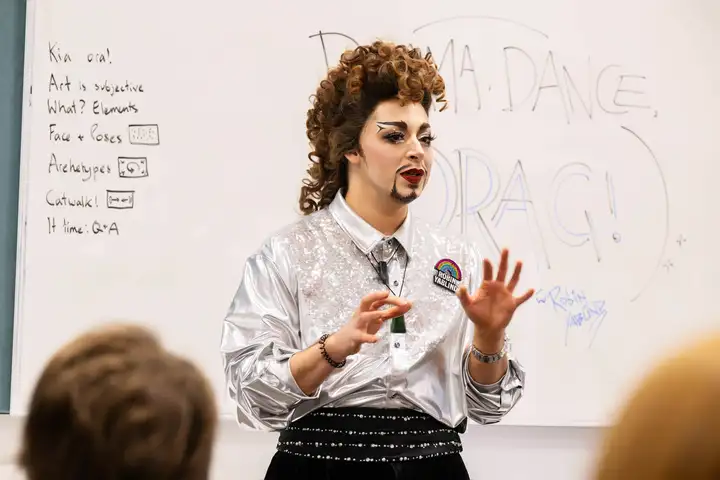 Artist, dancer and teacher Robin Yablind giving a presentation to attendees.