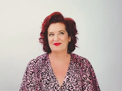 A portrait of the comedian Justine Smith