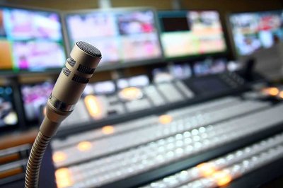 New study finds female journalists paid 26 per cent less  - image2