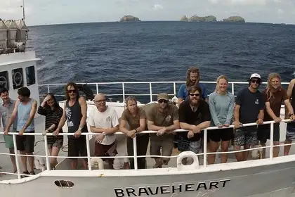 The crew of the Braveheart.