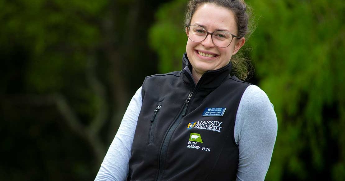 Massey technician named top vet nurse Massey University