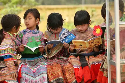 Motorbike Book Club helps children in Vietnam - image2