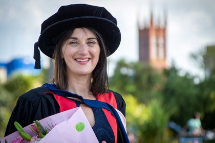 ‘Lonely in a crowd’ can reduce brain function - image1