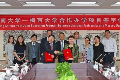 Vice Chancellor Jan Thomas and representatives from Jiangnan University.