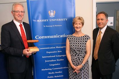 Students pick Greg O’Connor for communication award - image2