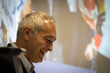 Mike McRoberts imparts wisdom to aspiring journalists - image1