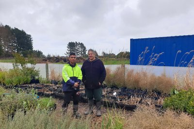 Robert Warrinton (right) and Biribo Teawaki in the Maara Team garden.